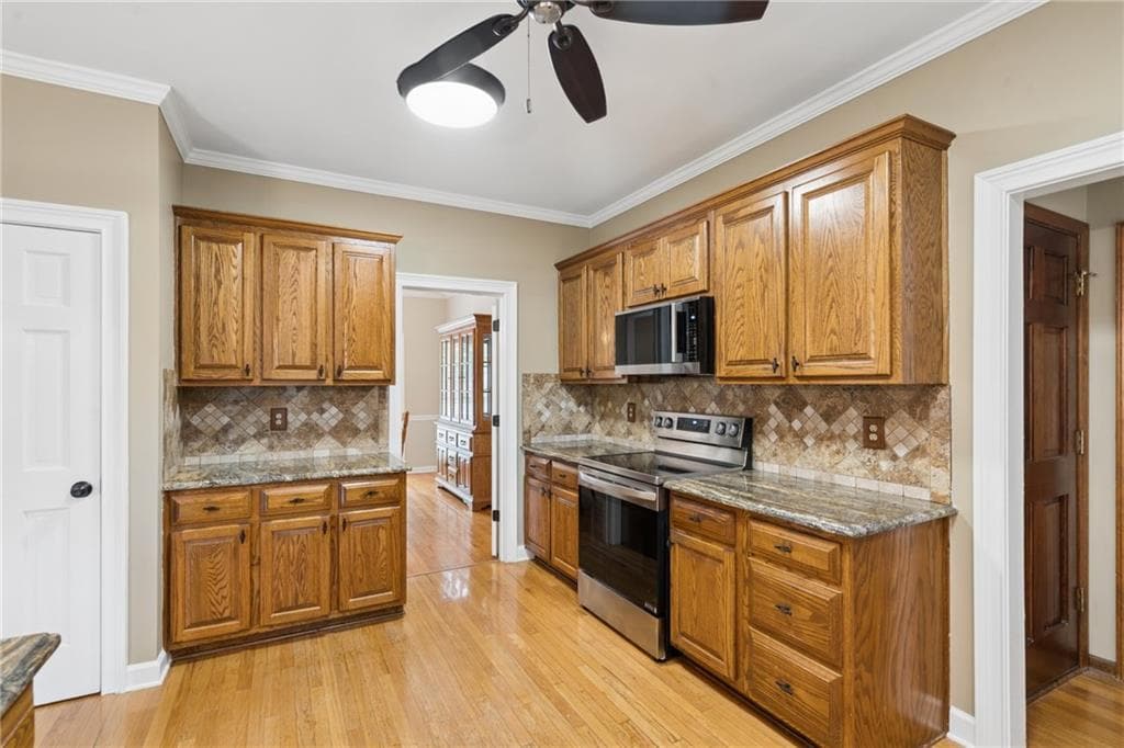 5 bedroom, 4 bathroom, 4,453 sq ft single family residence under contract at 1623 Brentwood Crossing, Conyers, GA 30013 — photo 9