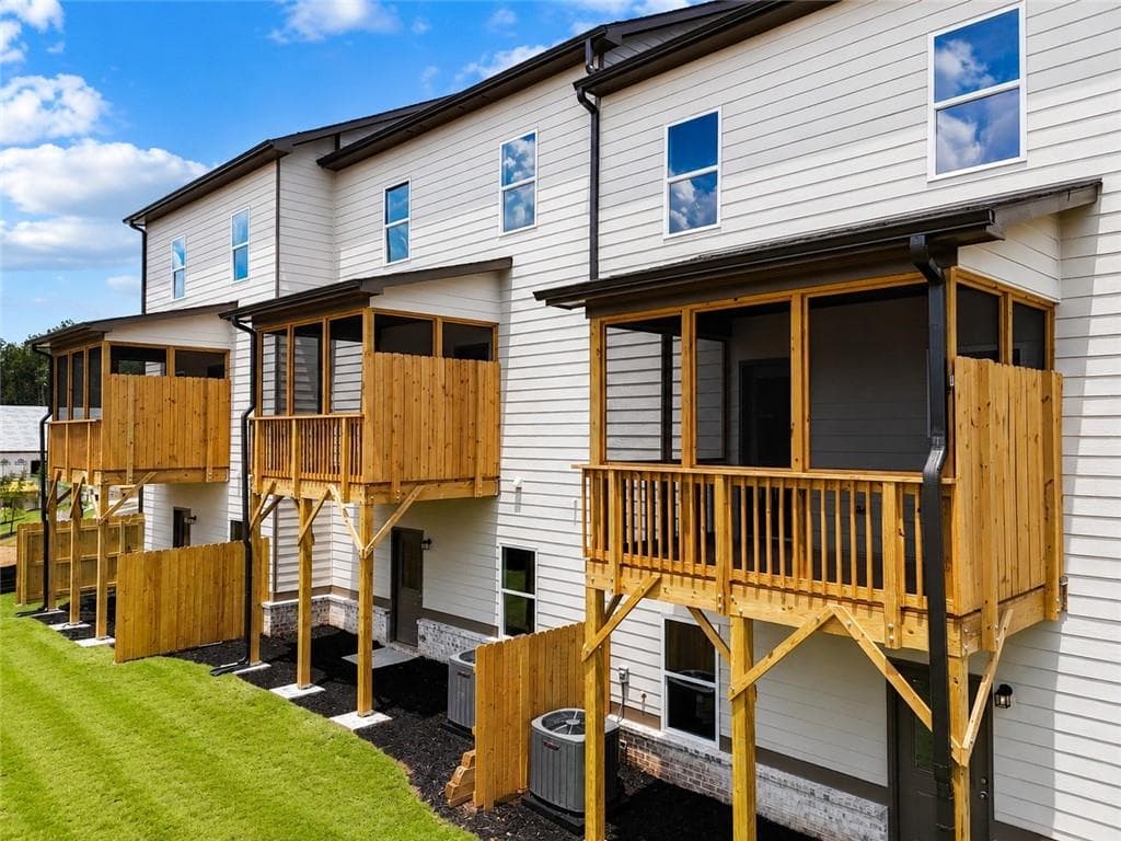 5 bedroom, 4 bathroom, 2,643 sq ft townhouse for sale at 4226 Fern River Trail 18, Norcross, GA 30093 — photo 3