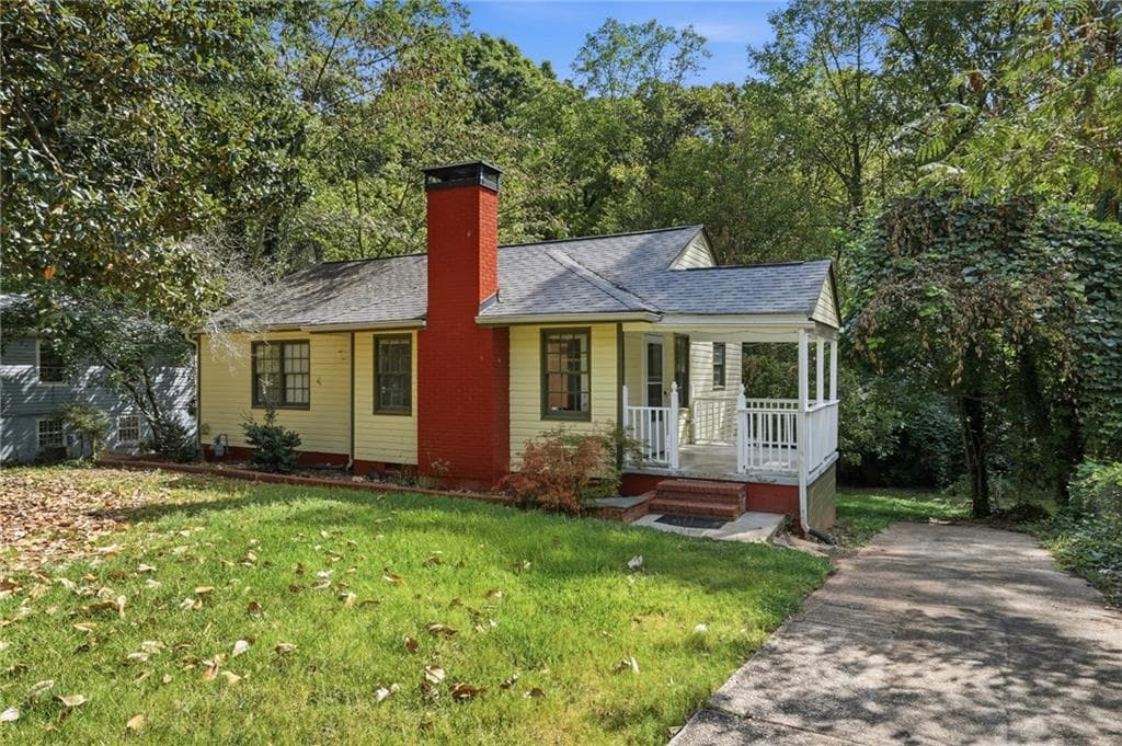 2 bedroom, 1 bathroom, 876 sq ft single family residence for sale at 1576 Wellswood Drive, Atlanta, GA 30315 — photo 2