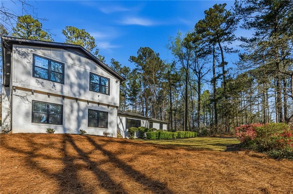 5 bedroom, 4 bathroom, 3,600 sq ft single family residence for sale at 855 Flamingo Drive, Atlanta, GA 30311 — photo 2