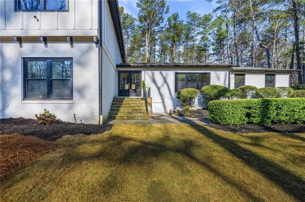 5 bedroom, 4 bathroom, 3,600 sq ft single family residence for sale at 855 Flamingo Drive, Atlanta, GA 30311 — photo 3