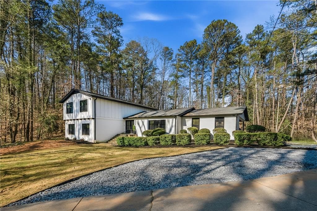 5 bedroom, 4 bathroom, 3,600 sq ft single family residence for sale at 855 Flamingo Drive, Atlanta, GA 30311 — photo 4