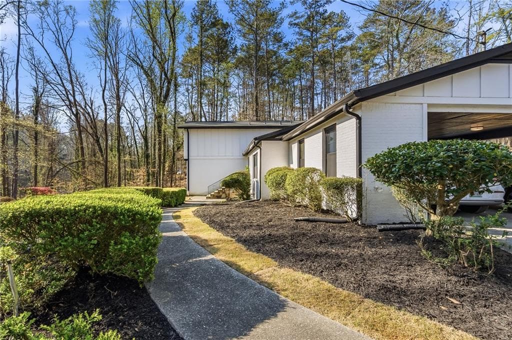5 bedroom, 4 bathroom, 3,600 sq ft single family residence for sale at 855 Flamingo Drive, Atlanta, GA 30311 — photo 5