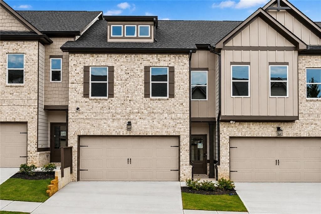 4 bedroom, 3 bathroom, 2,351 sq ft townhouse under contract at 4305 Fern River Bend 22, Norcross, GA 30093 — photo 2