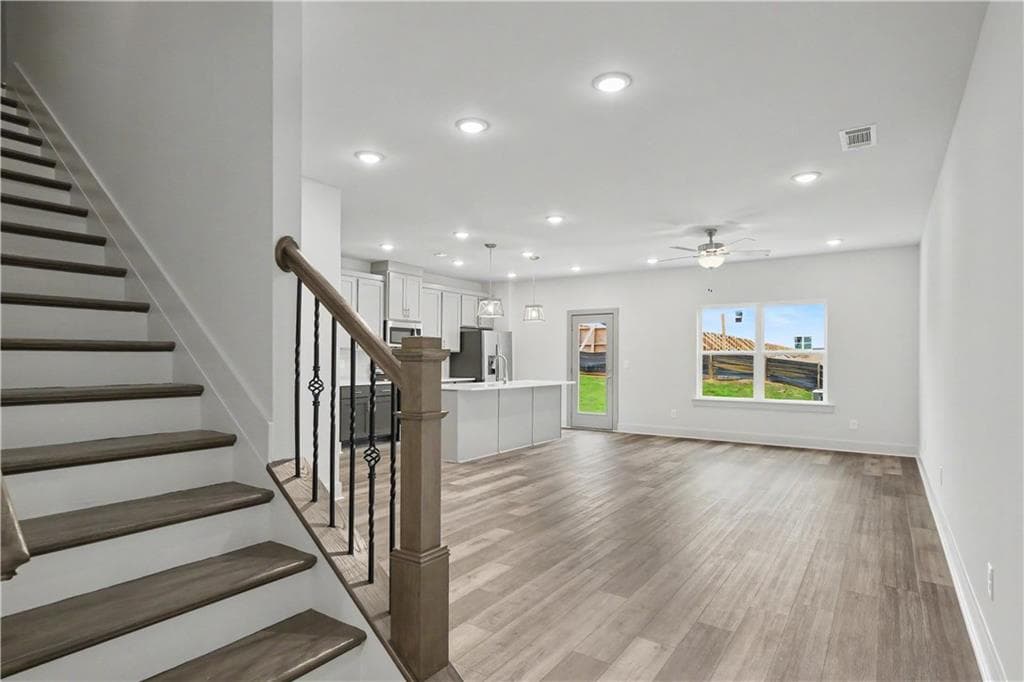 4 bedroom, 3 bathroom, 2,351 sq ft townhouse under contract at 4305 Fern River Bend 22, Norcross, GA 30093 — photo 5