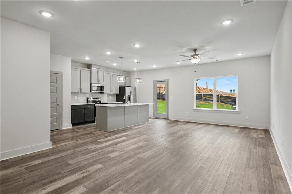 4 bedroom, 3 bathroom, 2,351 sq ft townhouse under contract at 4305 Fern River Bend 22, Norcross, GA 30093 — photo 6