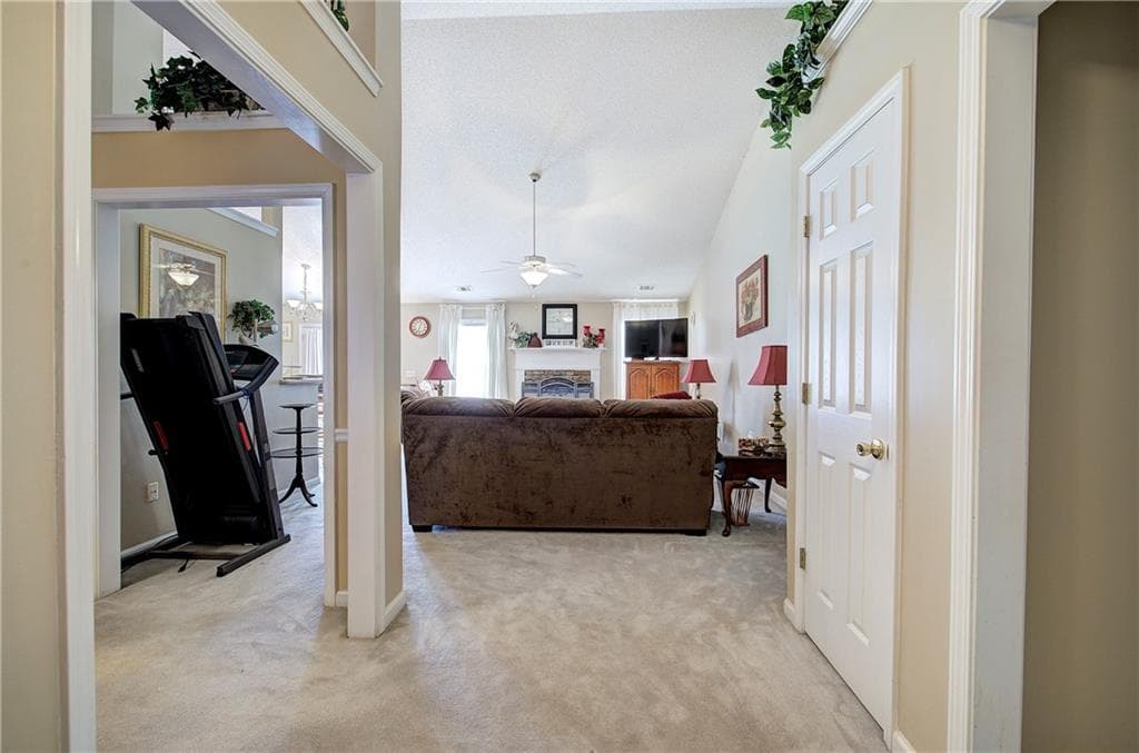 3 bedroom, 2 bathroom, 1,872 sq ft single family residence for sale at 494 Beranda Circle, Douglasville, GA 30134 — photo 3