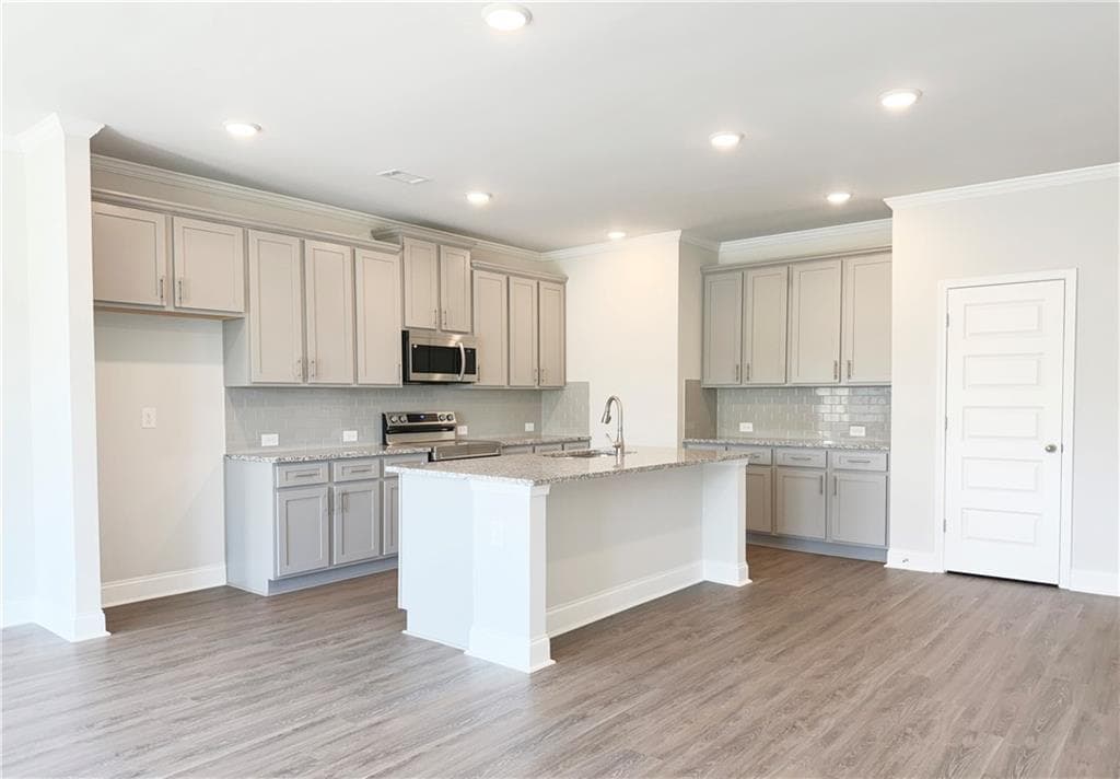 3 bedroom, 3 bathroom, 1,979 sq ft townhouse for sale at 4003 Streamlet Way 159, Gainesville, GA 30506 — photo 3