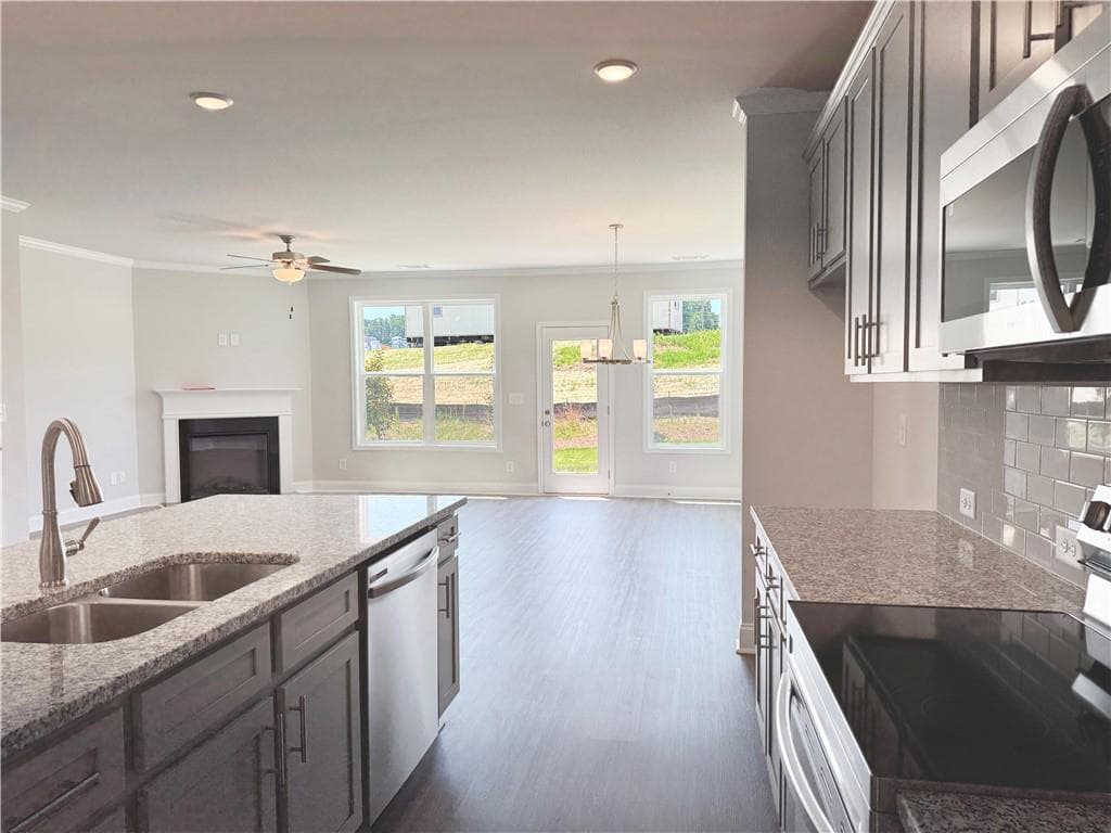 3 bedroom, 3 bathroom, 1,979 sq ft townhouse for sale at 4003 Streamlet Way 159, Gainesville, GA 30506 — photo 6
