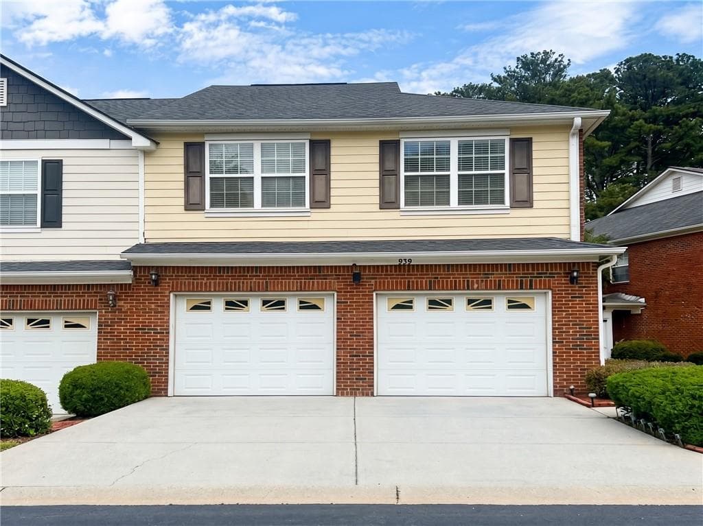 3 bedroom, 3 bathroom, 1,724 sq ft townhouse for sale at 988 Treymont Way, Lawrenceville, GA 30045 — photo 1 of 37