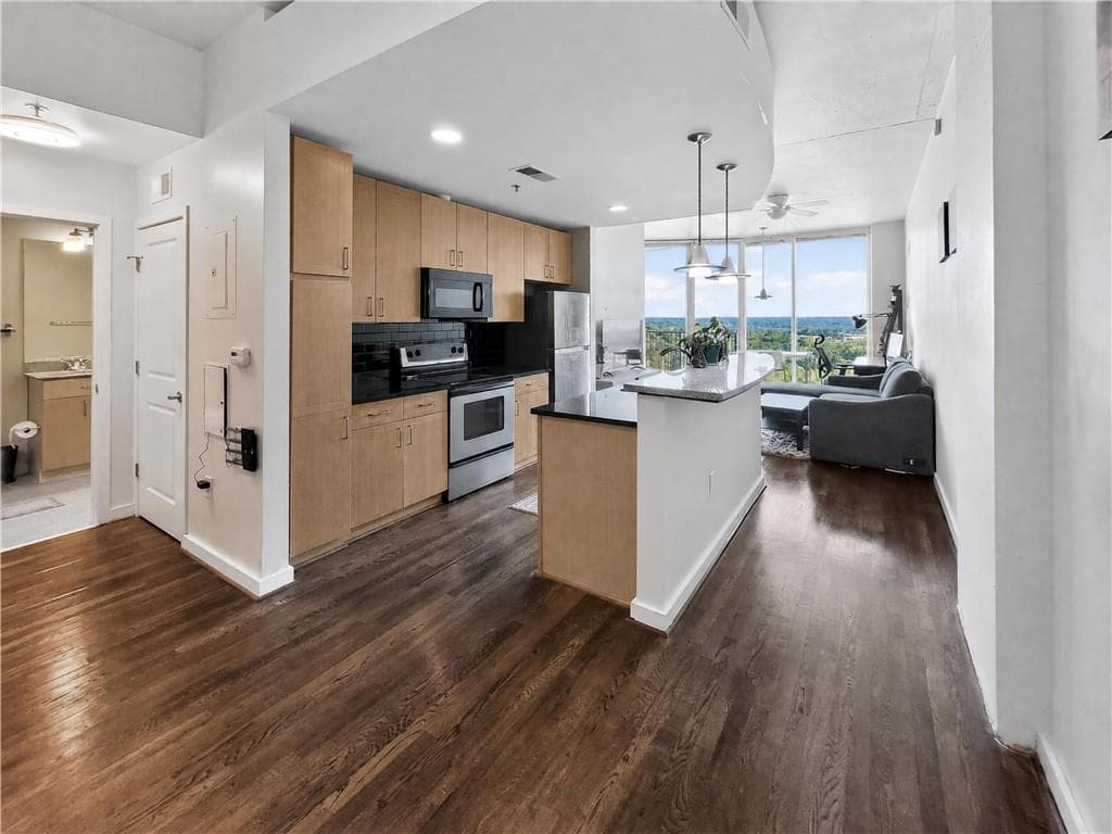 1 bedroom, 1 bathroom, 816 sq ft condominium for rent at 361 17th Street 1710, Atlanta, GA 30363 for $2,050 a month — photo 10