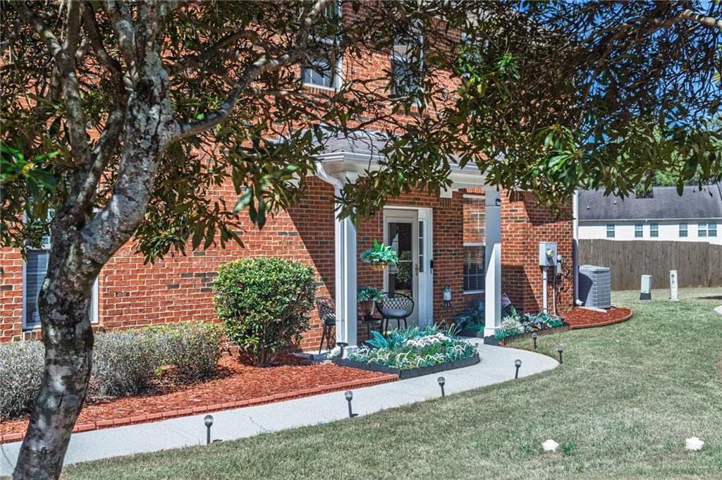 3 bedroom, 3 bathroom, 1,724 sq ft townhouse for sale at 988 Treymont Way, Lawrenceville, GA 30045 — photo 3