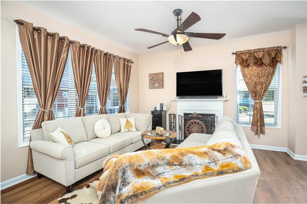 3 bedroom, 3 bathroom, 1,724 sq ft townhouse for sale at 988 Treymont Way, Lawrenceville, GA 30045 — photo 4