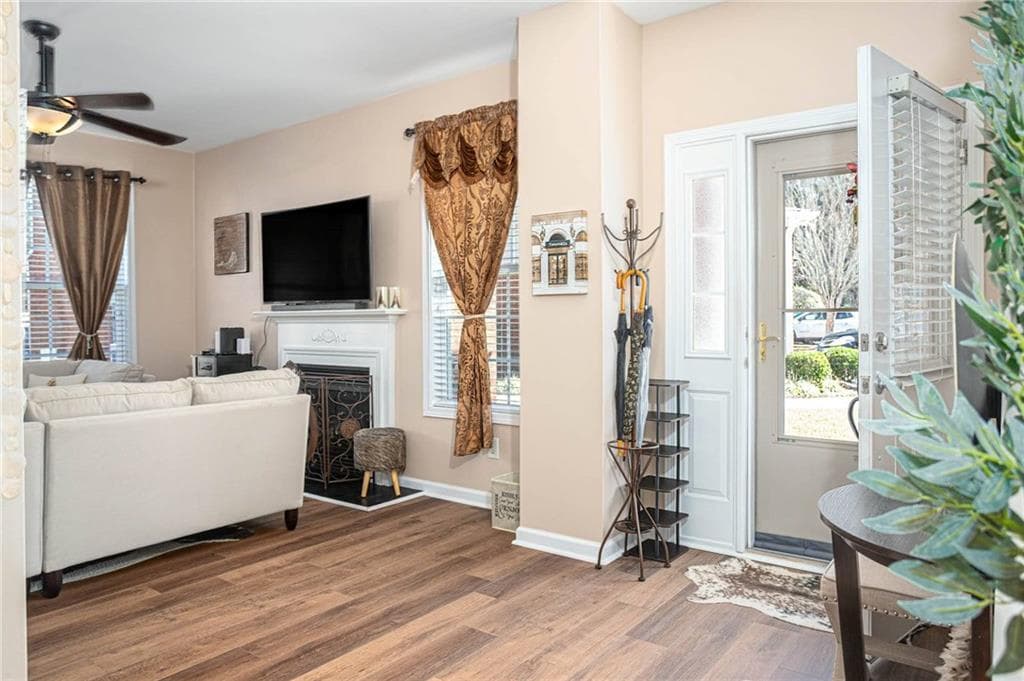 3 bedroom, 3 bathroom, 1,724 sq ft townhouse for sale at 988 Treymont Way, Lawrenceville, GA 30045 — photo 5