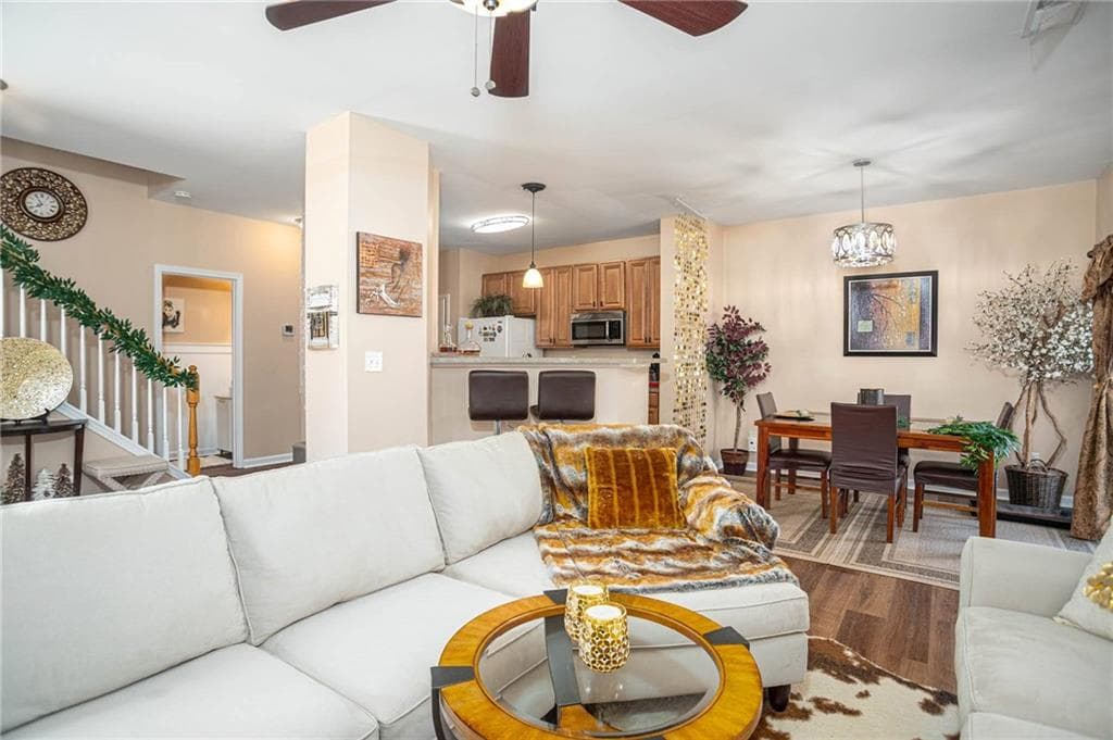 3 bedroom, 3 bathroom, 1,724 sq ft townhouse for sale at 988 Treymont Way, Lawrenceville, GA 30045 — photo 7