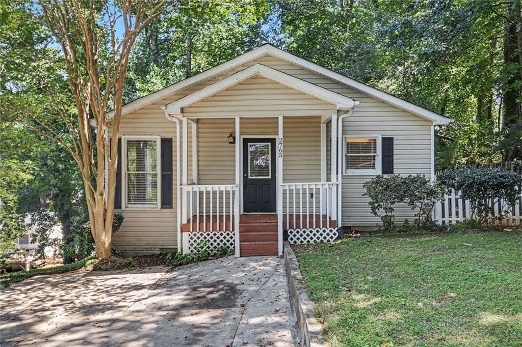 2 bedroom, 2 bathroom, 1,140 sq ft single family residence for sale at 2765 Poplar Lane, Cumming, GA 30041