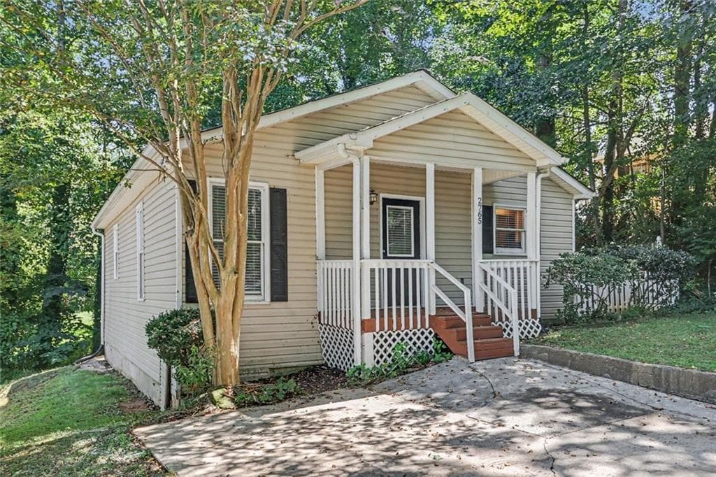 2 bedroom, 2 bathroom, 1,140 sq ft single family residence for sale at 2765 Poplar Lane, Cumming, GA 30041 — photo 2