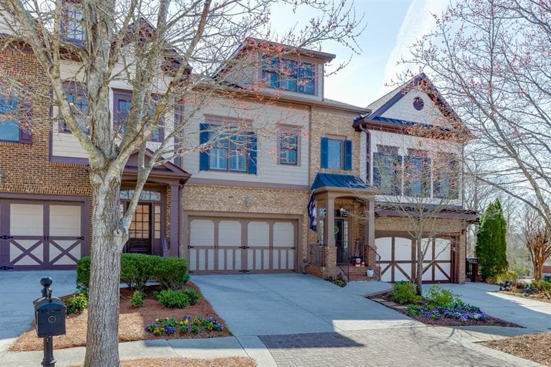 4 bedroom, 5 bathroom, 4,804 sq ft townhouse for sale at 6965 Fellowship Lane, Flowery Branch, GA 30542 — photo 2