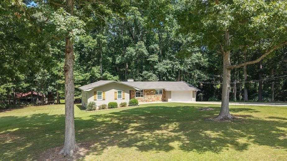 3 bedroom, 3 bathroom, 1,566 sq ft single family residence under contract at 215 Eldorado Drive, Carrollton, GA 30116 — photo 2