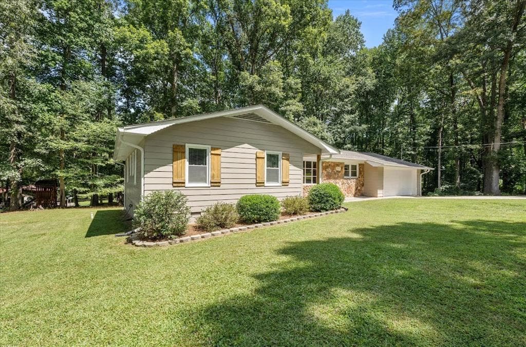 3 bedroom, 3 bathroom, 1,566 sq ft single family residence under contract at 215 Eldorado Drive, Carrollton, GA 30116 — photo 5