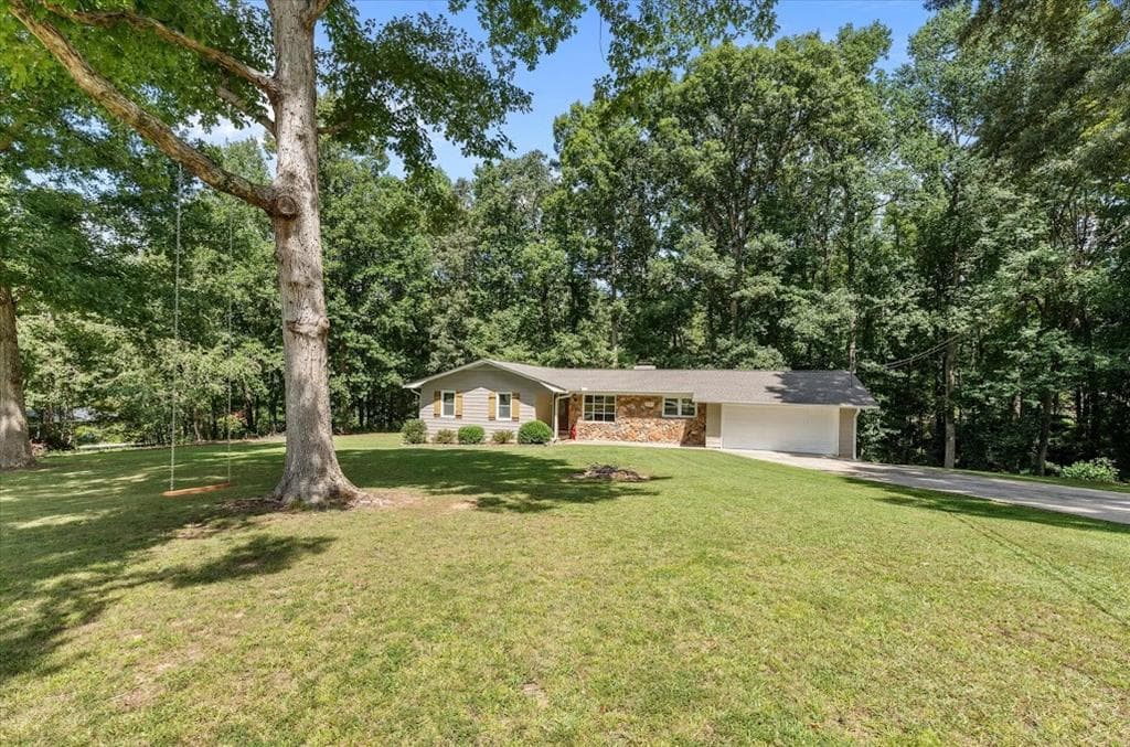 3 bedroom, 3 bathroom, 1,566 sq ft single family residence under contract at 215 Eldorado Drive, Carrollton, GA 30116 — photo 8