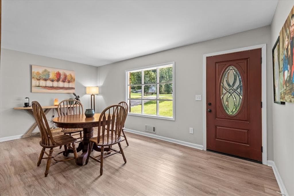 3 bedroom, 3 bathroom, 1,566 sq ft single family residence under contract at 215 Eldorado Drive, Carrollton, GA 30116 — photo 9