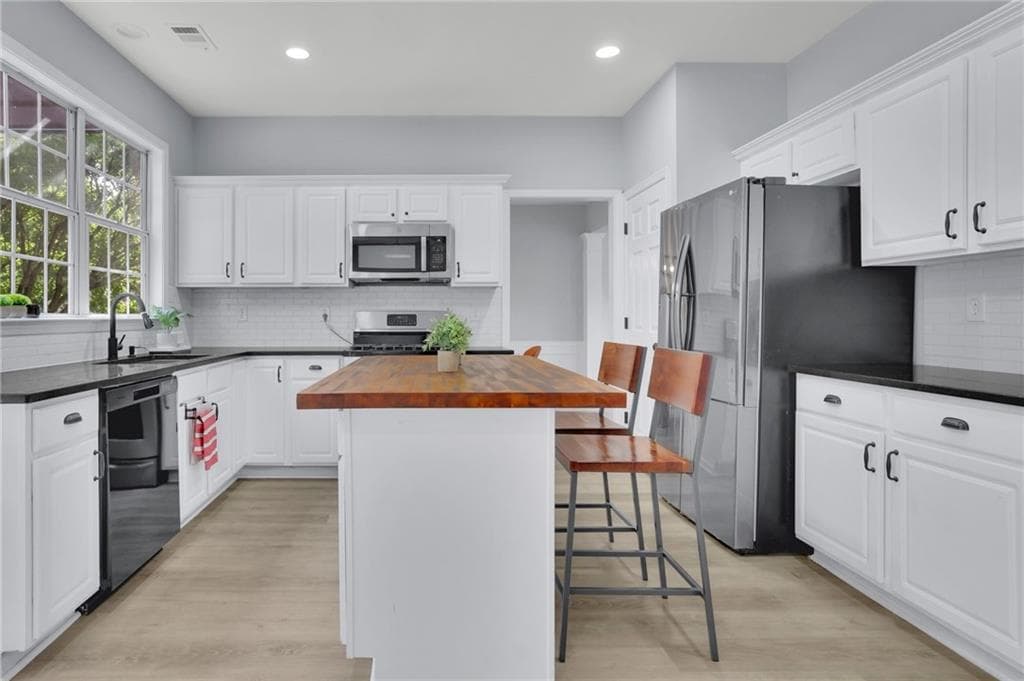 4 bedroom, 3 bathroom, 2,352 sq ft single family residence for rent at 552 Glen Level Circle, Sugar Hill, GA 30518 for $2,700 a month — photo 8