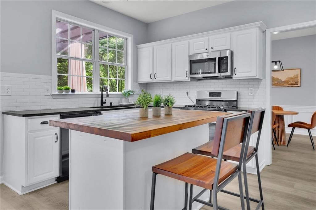 4 bedroom, 3 bathroom, 2,352 sq ft single family residence for rent at 552 Glen Level Circle, Sugar Hill, GA 30518 for $2,700 a month — photo 9