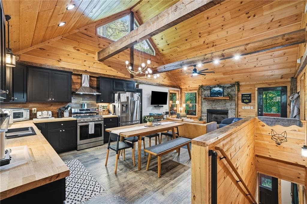 3 bedroom, 3 bathroom, 1,664 sq ft single family residence under contract at 681 Catawba Circle, Ellijay, GA 30540 — photo 6
