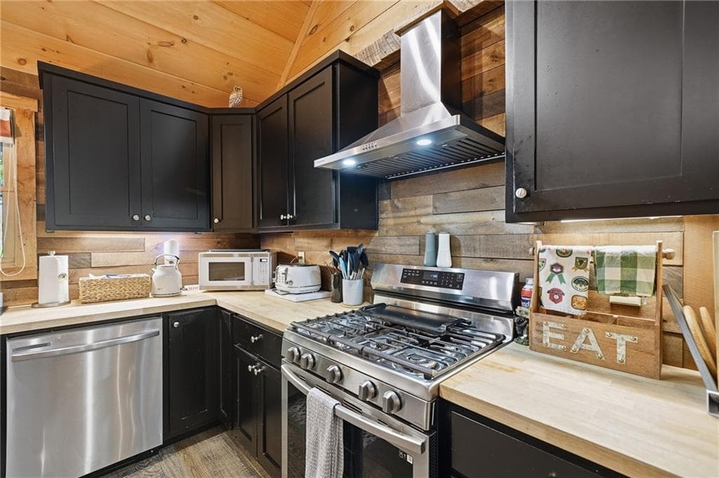3 bedroom, 3 bathroom, 1,664 sq ft single family residence under contract at 681 Catawba Circle, Ellijay, GA 30540 — photo 9