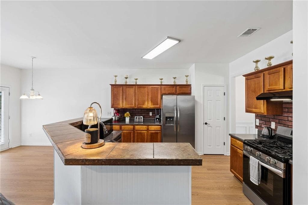 5 bedroom, 3 bathroom, 2,604 sq ft single family residence for sale at 2361 Walnut Tree Court, Buford, GA 30519 — photo 6