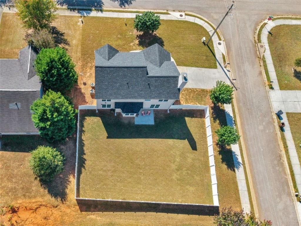 4 bedroom, 3 bathroom, 2,177 sq ft single family residence for sale at 708 Denise Court, Mcdonough, GA 30252 — photo 4