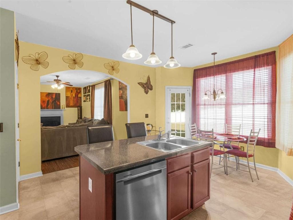 4 bedroom, 3 bathroom, 2,177 sq ft single family residence for sale at 708 Denise Court, Mcdonough, GA 30252 — photo 9