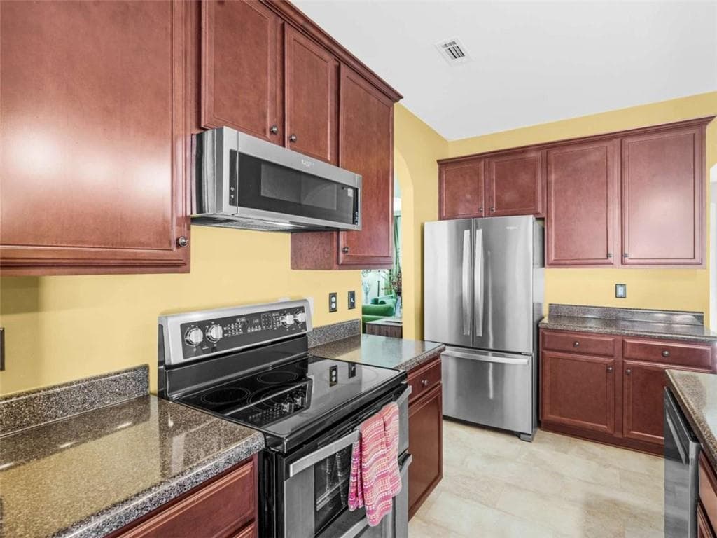 4 bedroom, 3 bathroom, 2,177 sq ft single family residence for sale at 708 Denise Court, Mcdonough, GA 30252 — photo 10