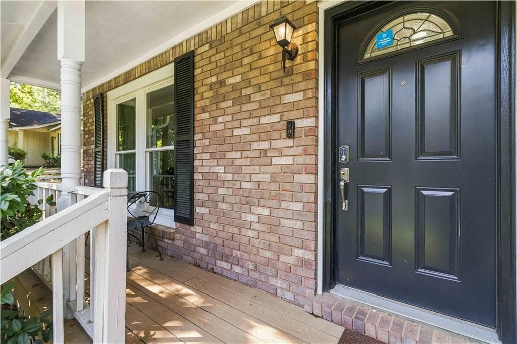 3 bedroom, 3 bathroom, 1,412 sq ft single family residence for sale at 10303 Briarbay Drive, Jonesboro, GA 30238 — photo 3