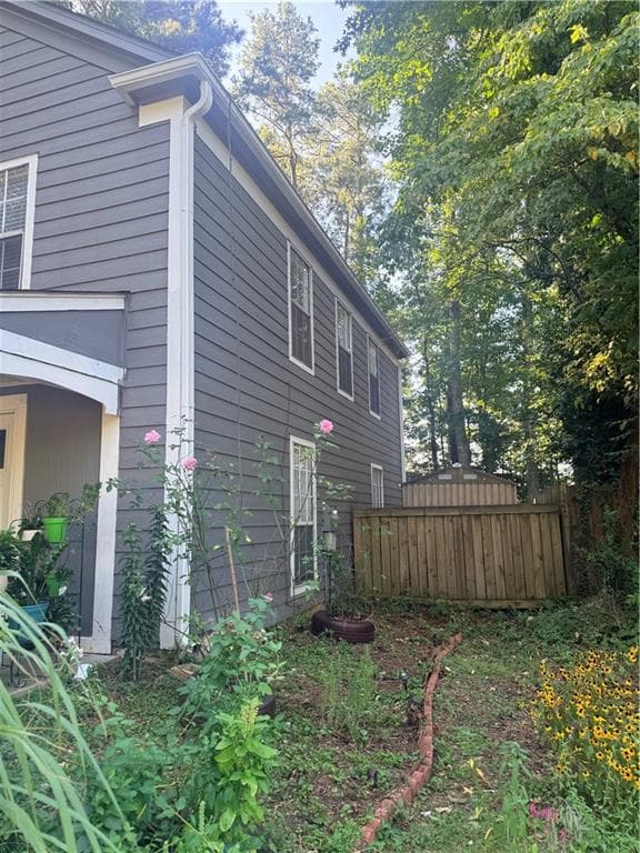 3 bedroom, 3 bathroom, 1,776 sq ft single family residence under contract at 1263 Old Countryside Circle, Stone Mountain, GA 30083 — photo 3