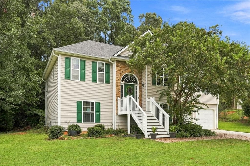 3 bedroom, 2 bathroom, 1,547 sq ft single family residence for sale at 35 Sandstone Court, Douglasville, GA 30134