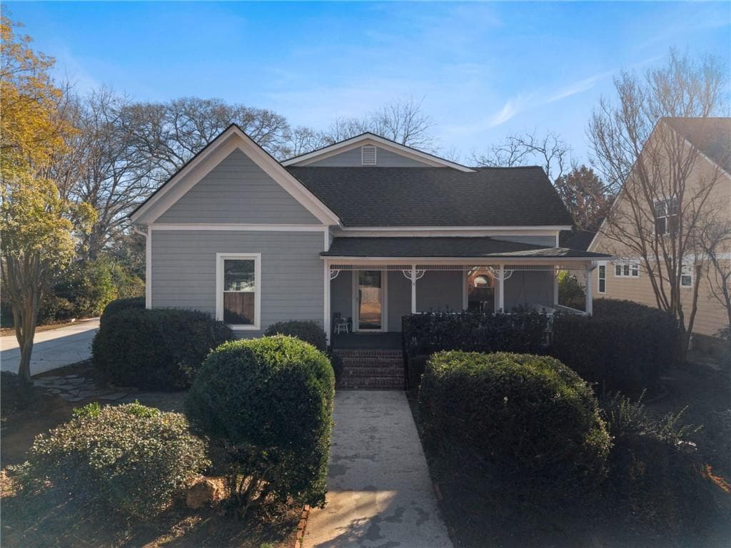 5 bedroom, 4 bathroom, 3,409 sq ft single family residence for sale at 114 Cleveland Street, Mcdonough, GA 30253 — photo 2