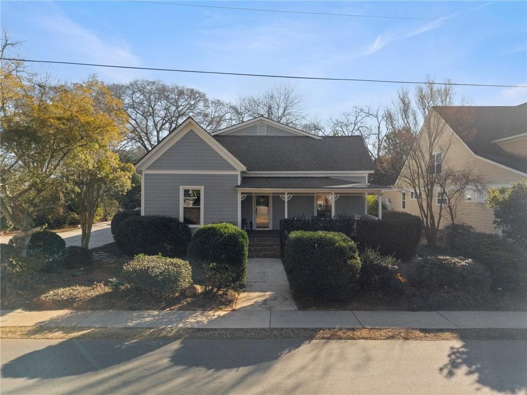 5 bedroom, 4 bathroom, 3,409 sq ft single family residence for sale at 114 Cleveland Street, Mcdonough, GA 30253 — photo 3