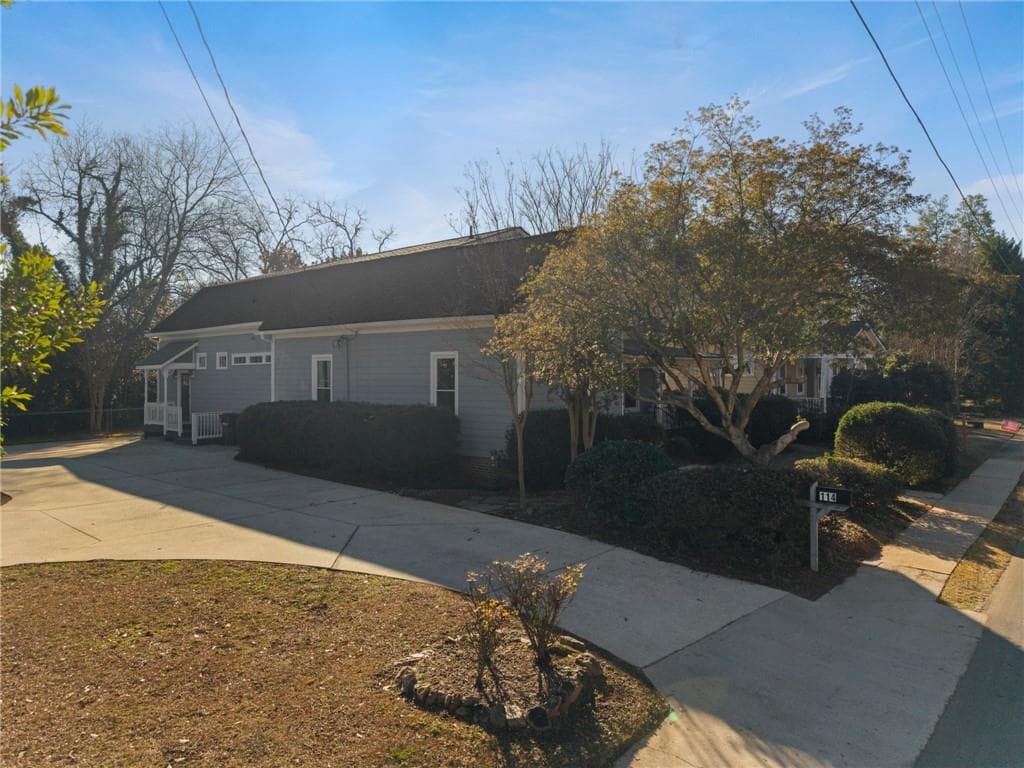 5 bedroom, 4 bathroom, 3,409 sq ft single family residence for sale at 114 Cleveland Street, Mcdonough, GA 30253 — photo 4