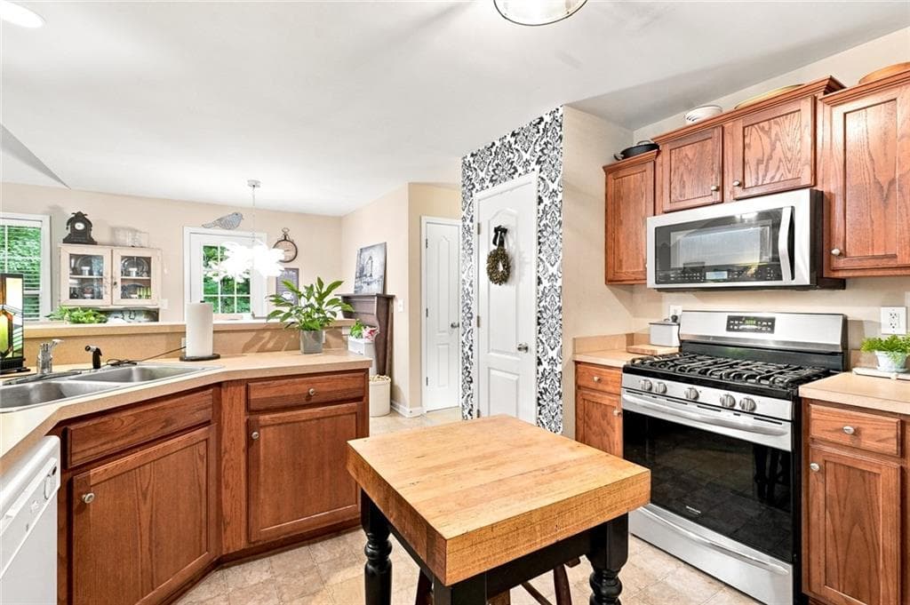 3 bedroom, 2 bathroom, 1,547 sq ft single family residence for sale at 35 Sandstone Court, Douglasville, GA 30134 — photo 10