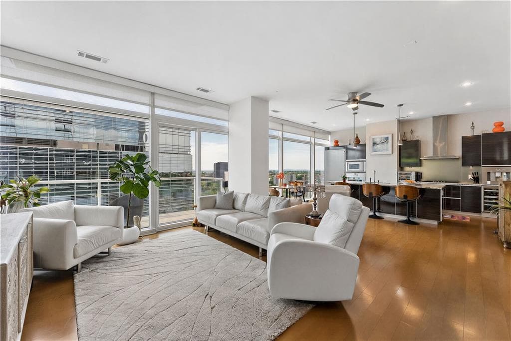 2 bedroom, 2 bathroom, 1,399 sq ft condominium for sale at 45 Ivan Allen Jr Boulevard 1703, Atlanta, GA 30308 — photo 3