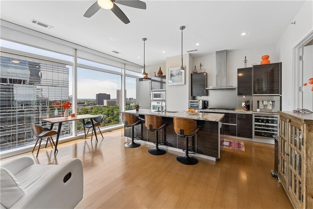 2 bedroom, 2 bathroom, 1,399 sq ft condominium for sale at 45 Ivan Allen Jr Boulevard 1703, Atlanta, GA 30308 — photo 5