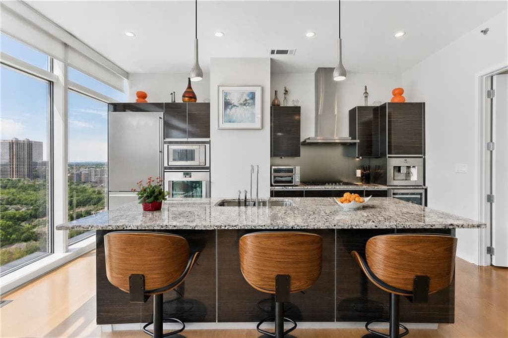 2 bedroom, 2 bathroom, 1,399 sq ft condominium for sale at 45 Ivan Allen Jr Boulevard 1703, Atlanta, GA 30308 — photo 6
