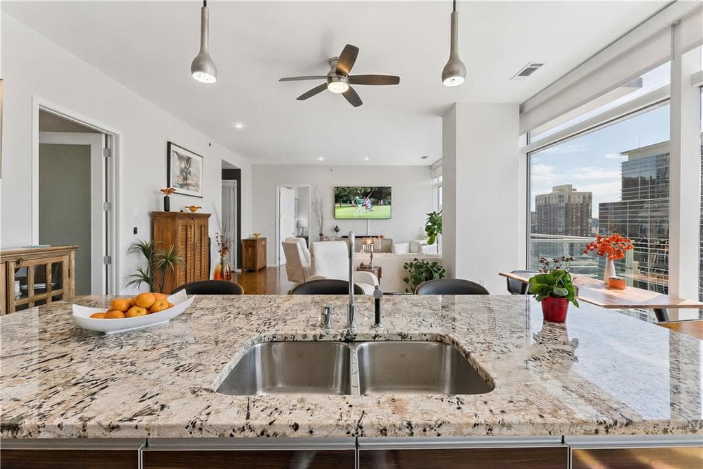 2 bedroom, 2 bathroom, 1,399 sq ft condominium for sale at 45 Ivan Allen Jr Boulevard 1703, Atlanta, GA 30308 — photo 7