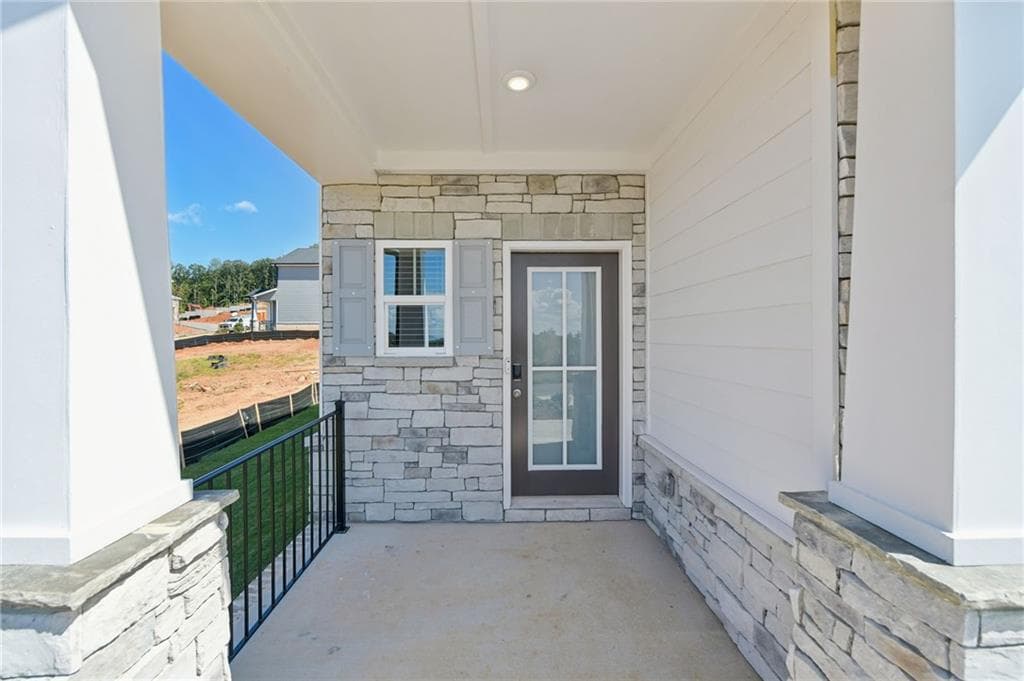 5 bedroom, 3 bathroom, 2,352 sq ft single family residence for sale at 4940 Macomber Lane, Cumming, GA 30041 — photo 6