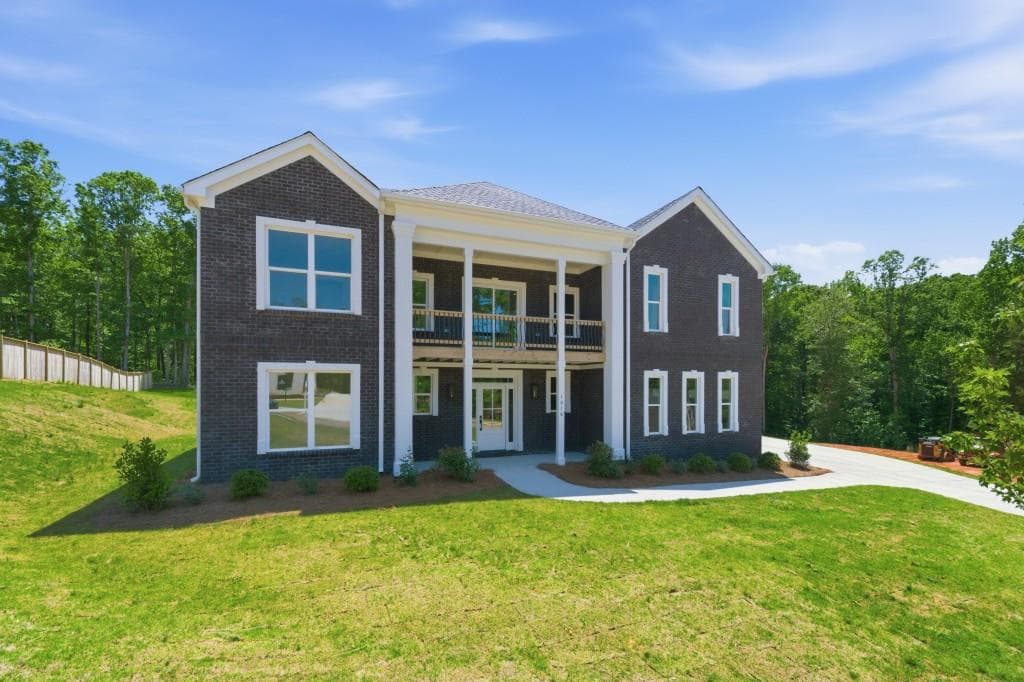 4 bedroom, 5 bathroom, 4,048 sq ft single family residence for sale at 1016 Queens Bridge Way, Griffin, GA 30223