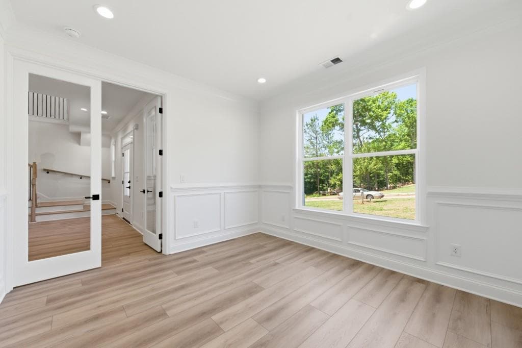 4 bedroom, 5 bathroom, 4,048 sq ft single family residence for sale at 1016 Queens Bridge Way, Griffin, GA 30223 — photo 5