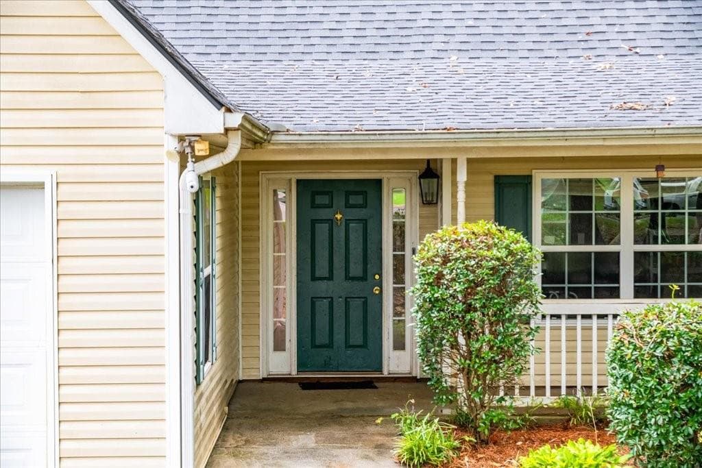 3 bedroom, 2 bathroom, 1,874 sq ft single family residence for sale at 215 Highgrove Drive, Covington, GA 30016 — photo 2