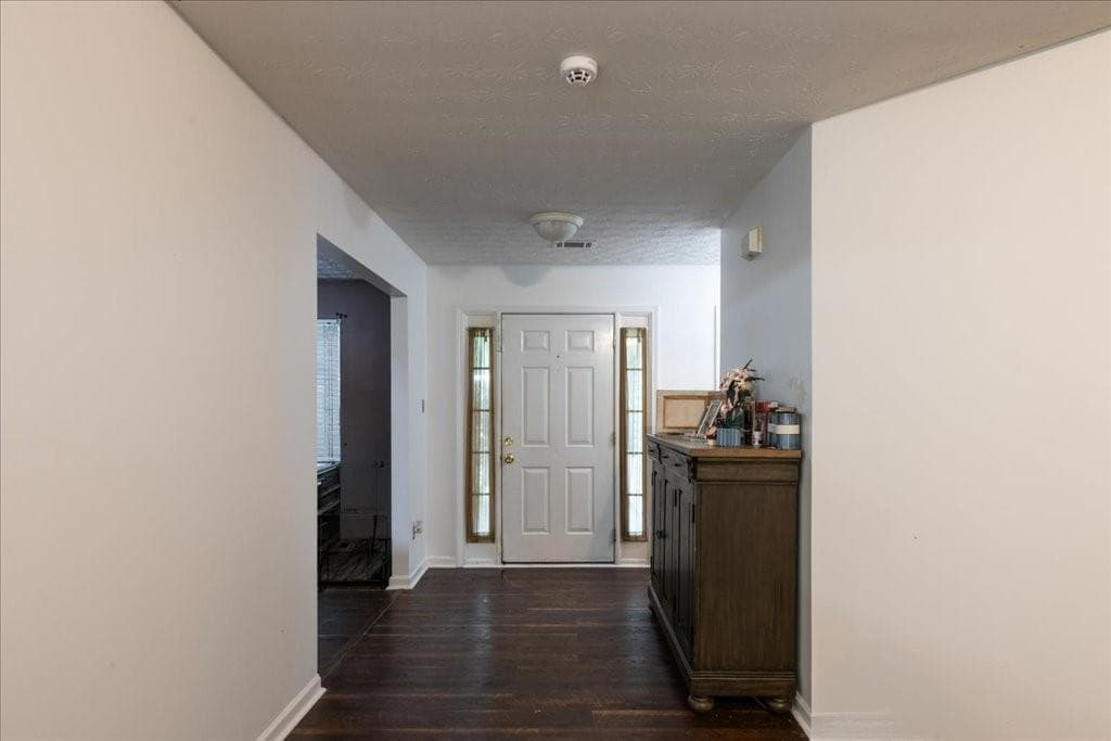 3 bedroom, 2 bathroom, 1,874 sq ft single family residence for sale at 215 Highgrove Drive, Covington, GA 30016 — photo 3